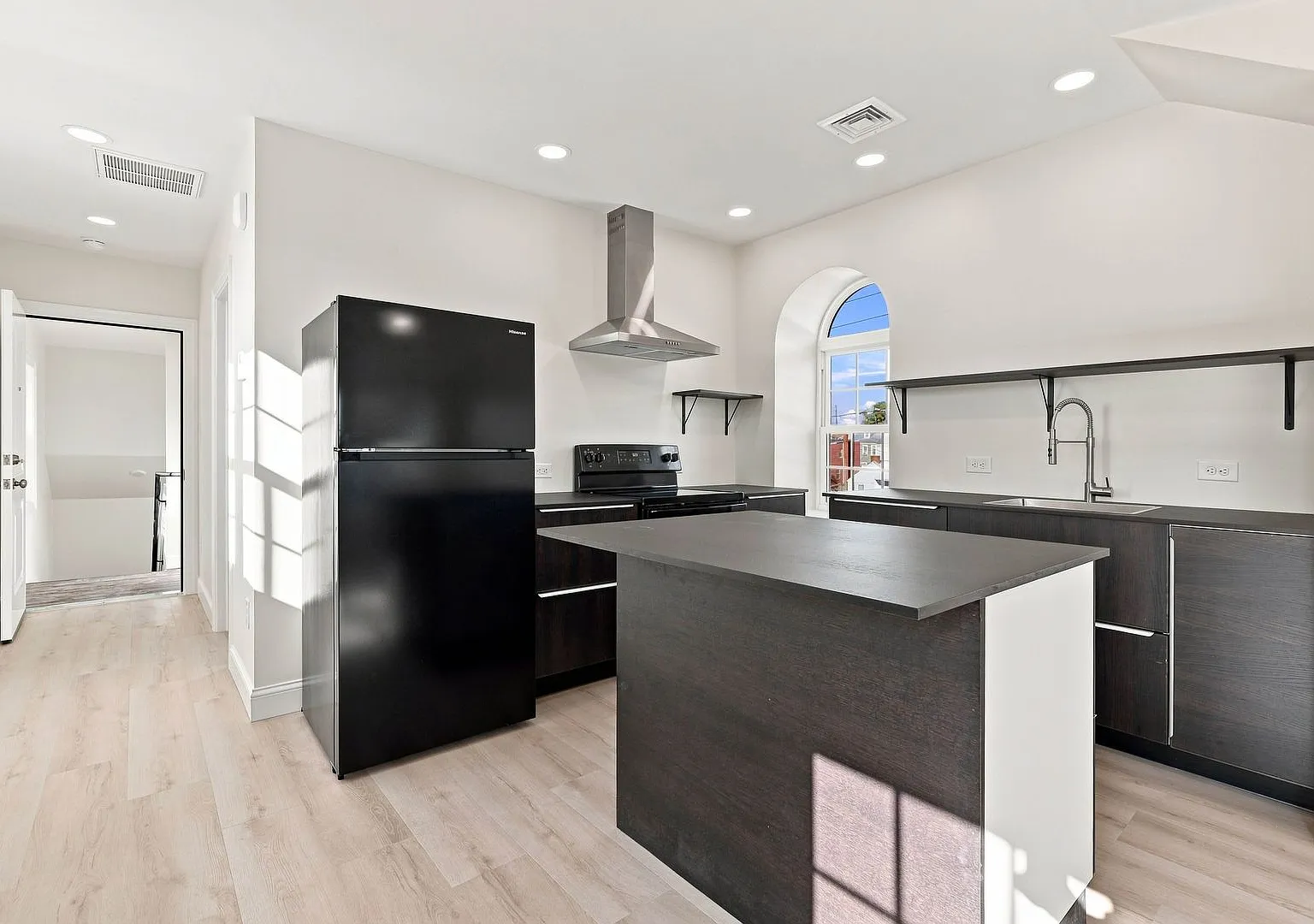 740 W Vine St — Photo 2