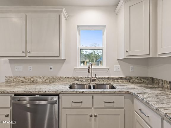 3rd image of 225 Camerons Cove Dr