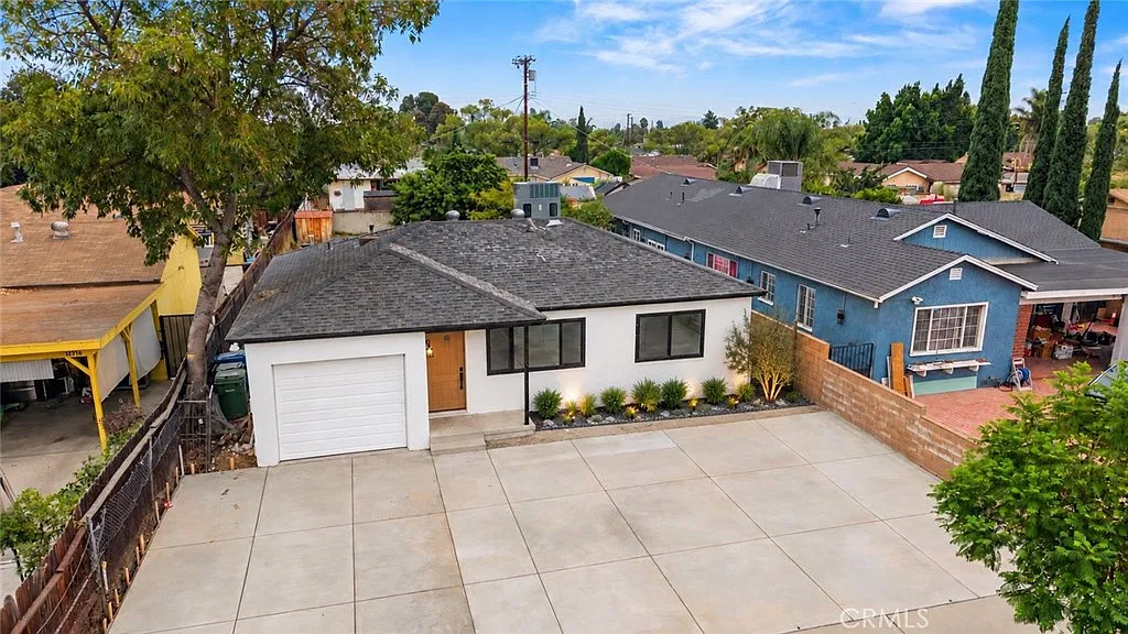 2 bed, 900 sqft, $2,600 — Photo 1