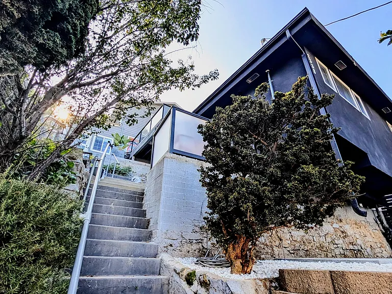 2338 Riverside Dr — Photo 12