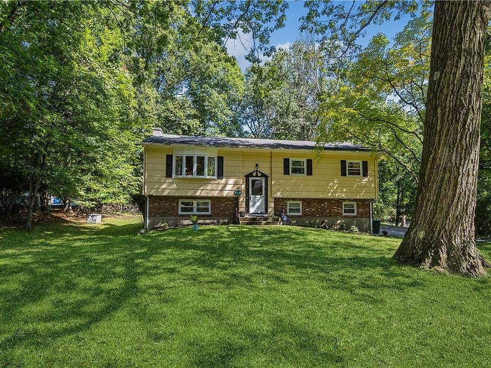 1st image of 20 Twin Lakes Drive