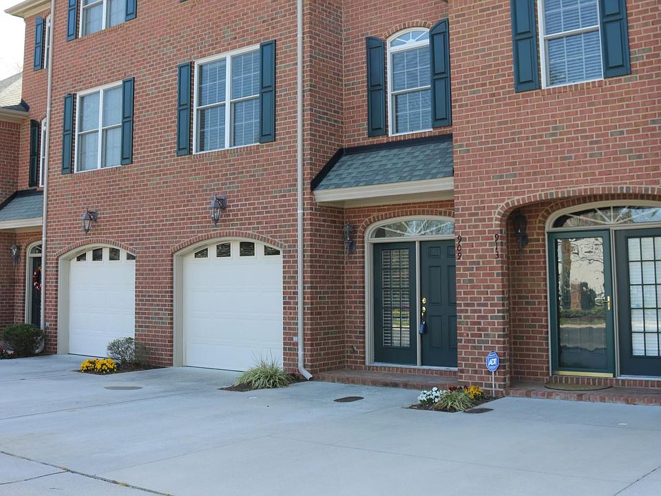 1st image of 909 Royal Tern Way