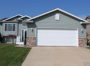 5816 W Pineridge Dr, Sioux Falls, SD 57107