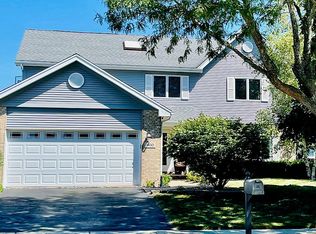 460 Cimarron Dr W, Aurora, IL 60504