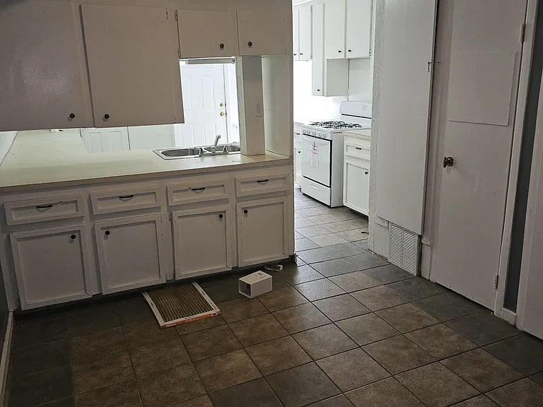 217 N Wilson Ave — Photo 15