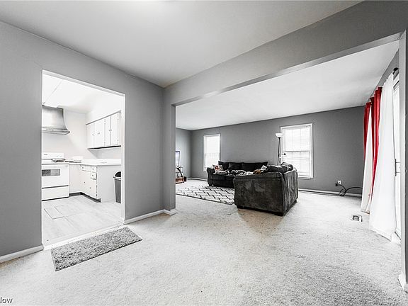 4th image of 24 Washington Sq W #16