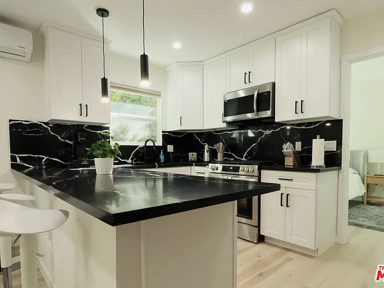 345 Huntley Dr — Photo 5