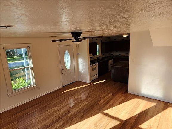 3rd image of 505 Connie St
