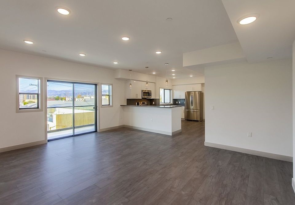 1st image of 11022 Camarillo St #201