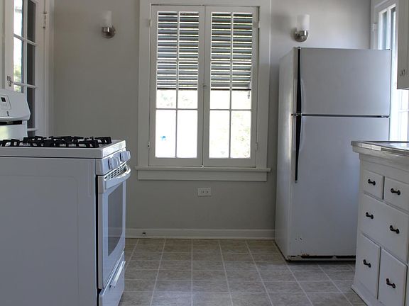 4th image of 1422 N Holliston Ave
