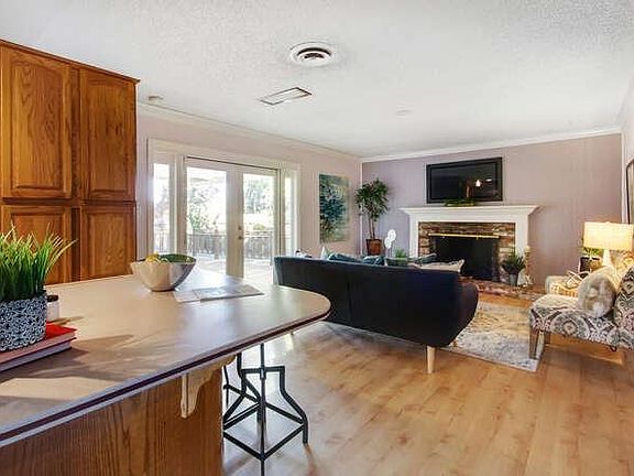 4th image of 1507 Chancellor Ave