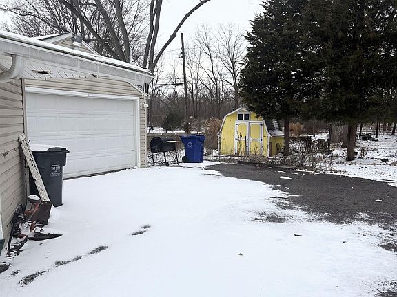 3rd image of 2921 N Apperson Way