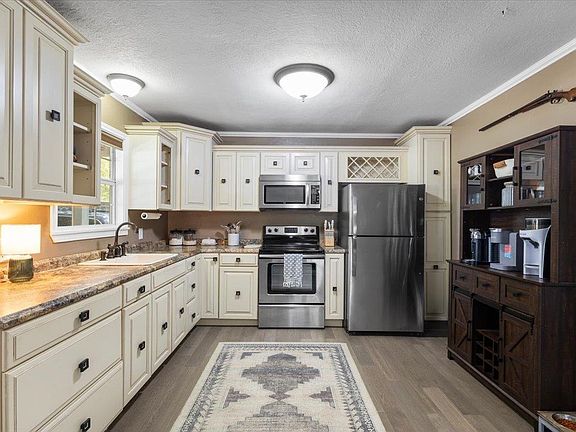 5th image of 862 Lakeview Dr