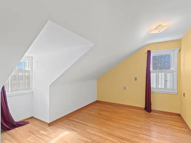medium bedroom