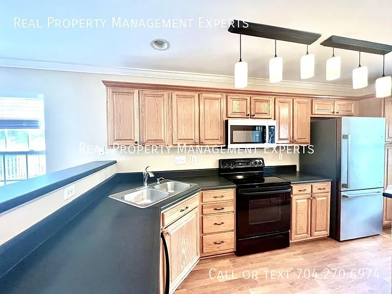 840 Pelican Bay Dr — Photo 2