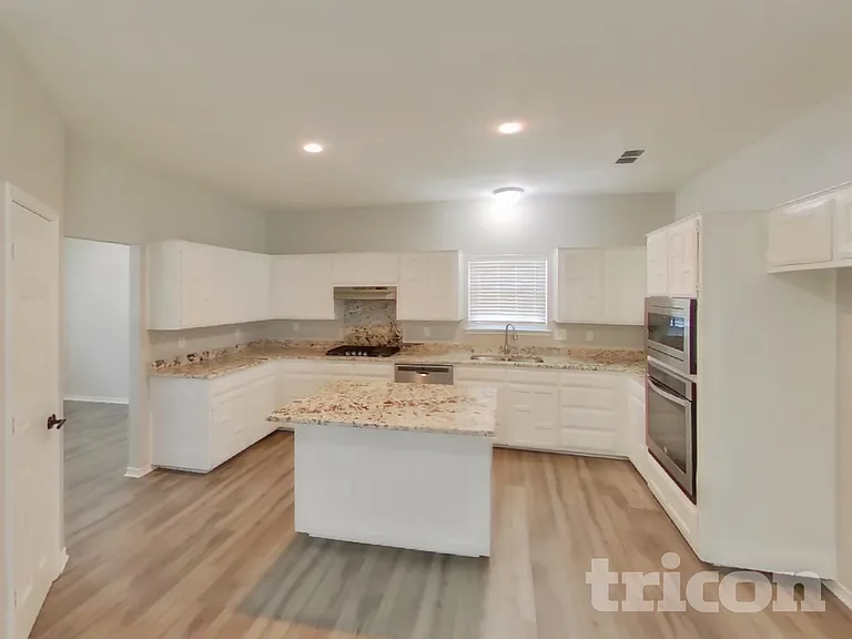 8401 Manchester Dr — Photo 7