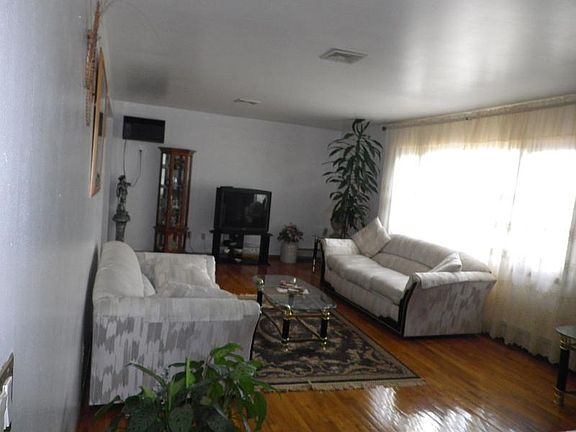 3rd image of 13 Bloomfield Ave