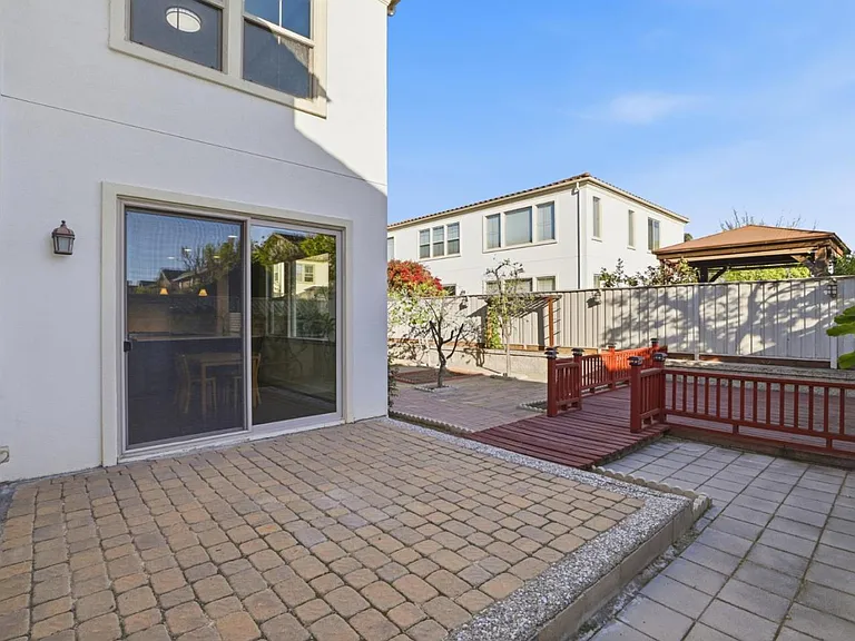 2582 Minuet Dr — Photo 28