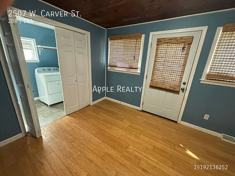 2507 W Carver St — Photo 8