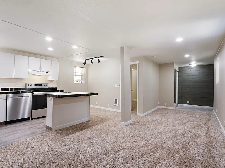5112 NE Glisan St — Photo 2