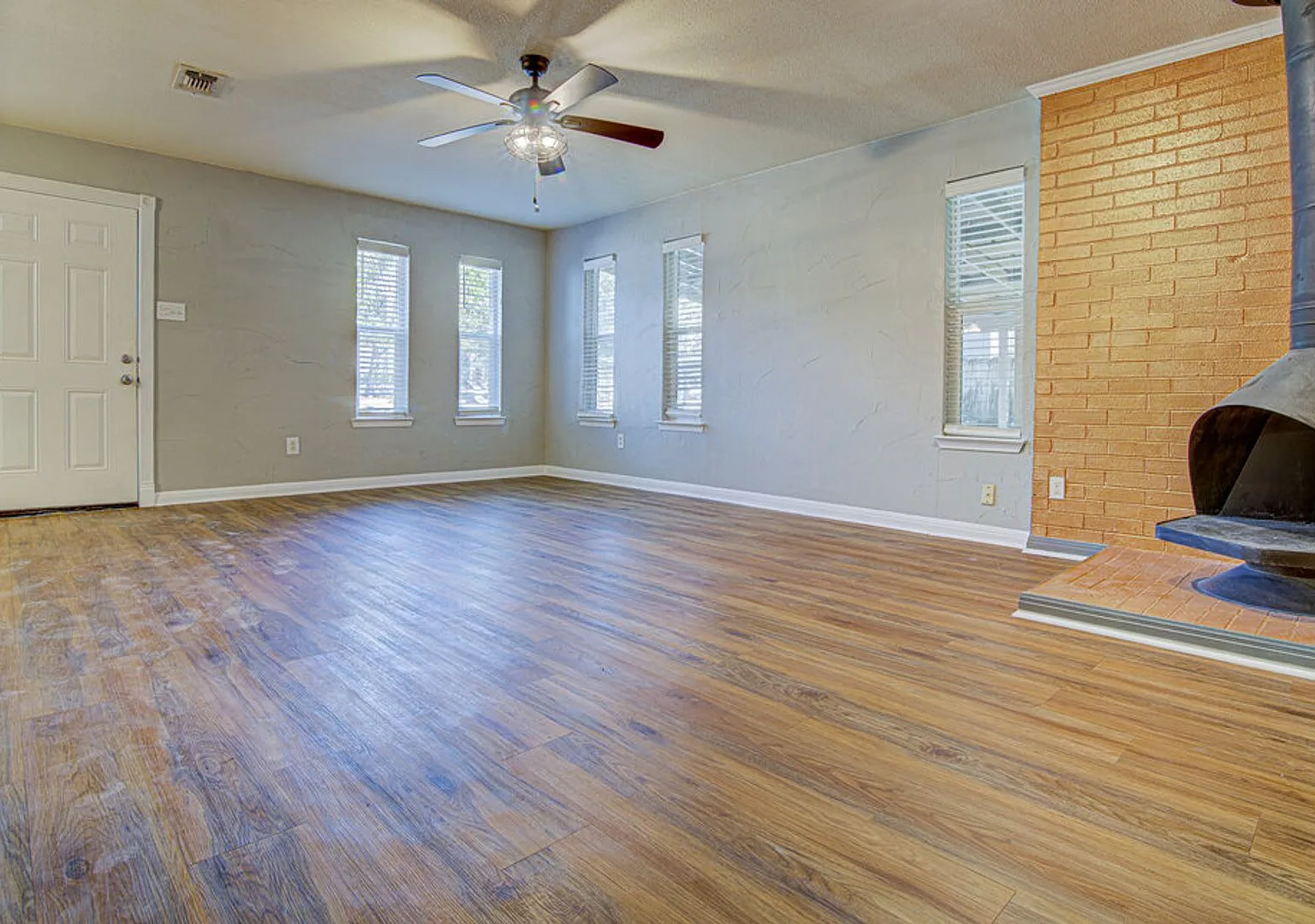 1807 Briar Hill Dr — Photo 4