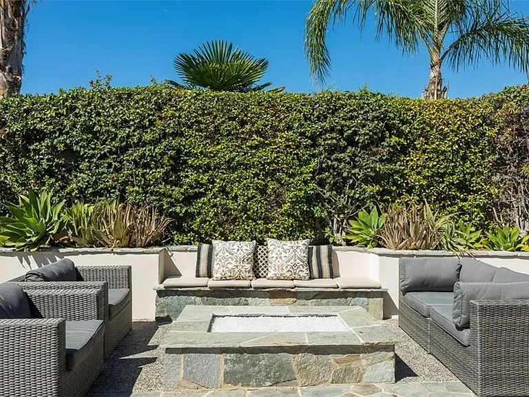 1326 Skyline Dr — Photo 4