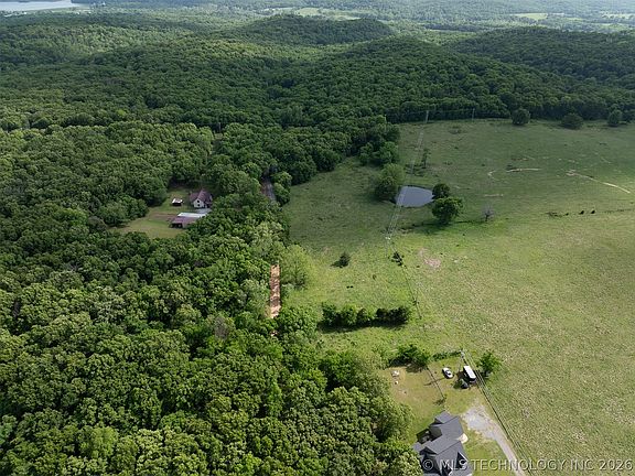 3rd image of 10778 E 420th Rd