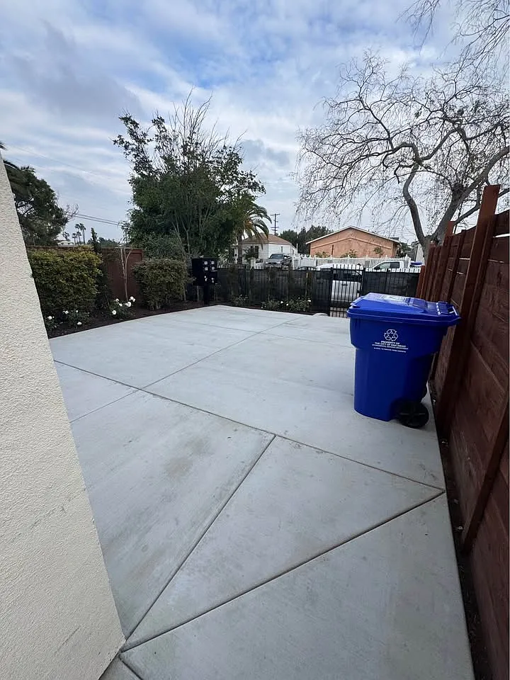2 bed, 700 sqft, $2,600 — Photo 3