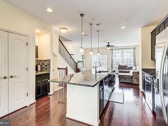 5th image of 402 Kettle Bottom Dr