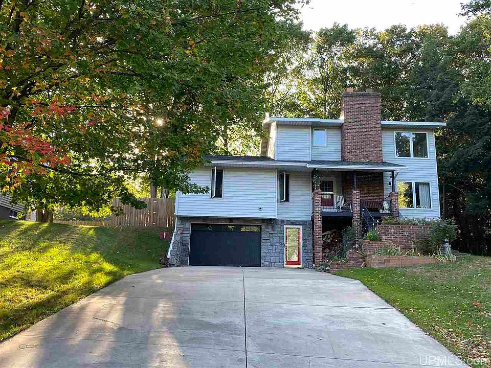 1st image of 630 Forest Park Dr