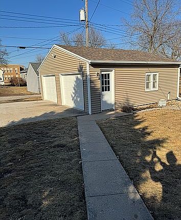 3rd image of 138 Pleasant St