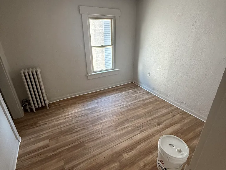 505 N Bromley Ave — Photo 2