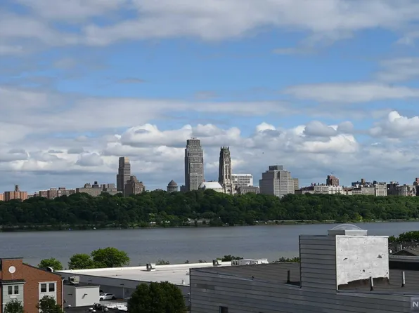 88 Edgewater Pl APT 5B, Edgewater, NJ 07020