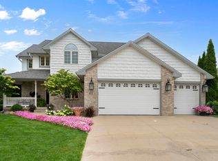 4215 Maryhill Dr, Cedar Falls, IA 50613