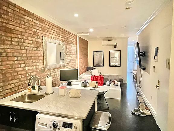 4th image of 133 E 4th St #1216