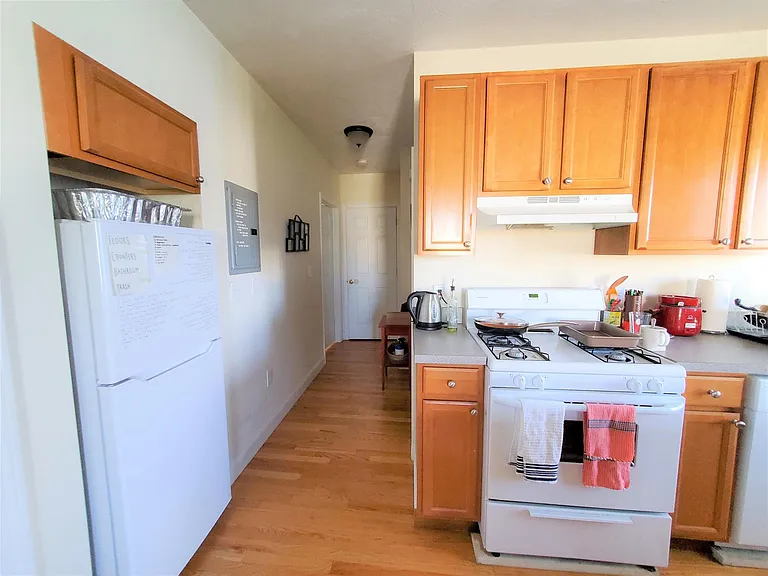 389 Columbia St #2 — Photo 13