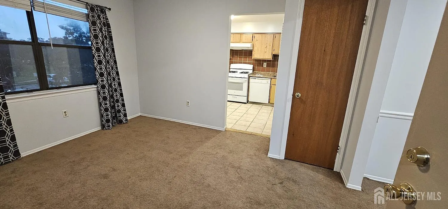 1 bed, 1.0 bath, $2,000 — Photo 2