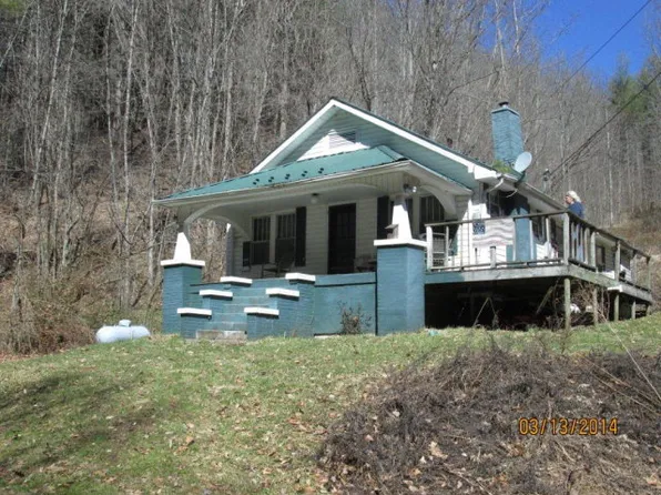 700 Roses Branch Rd, Bakersville, NC 28705