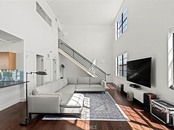 5th image of 746 S Los Angeles St APT 1201
