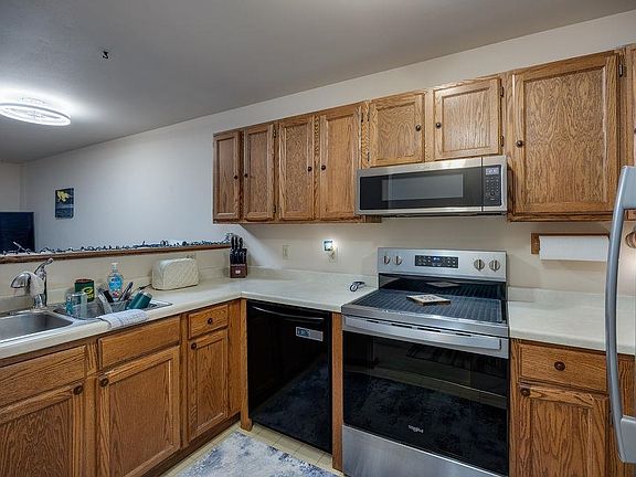 3rd image of 902 N Thompson Dr APT 2