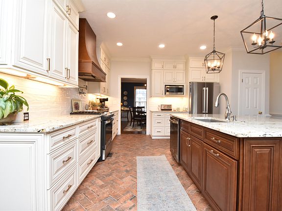 4th image of 30 Oakhaven Dr