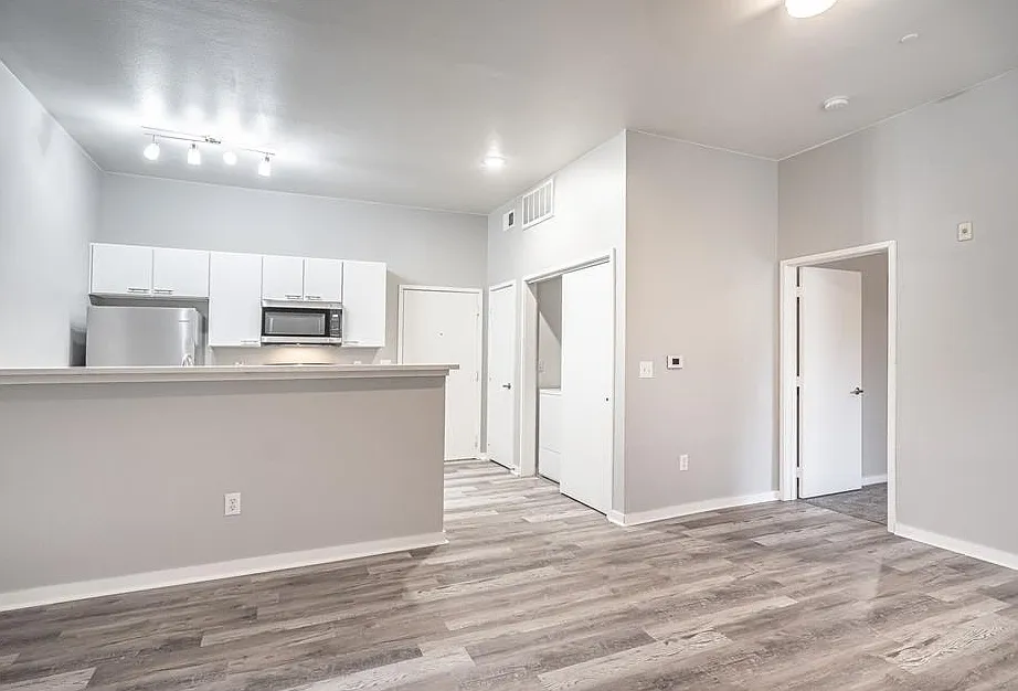 Apartment for Rent — Photo 3