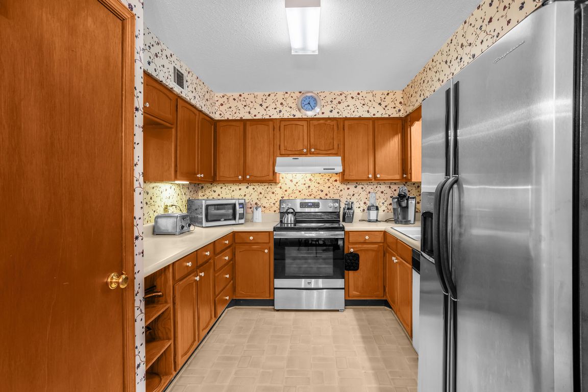 15-web-or-mls-230 Nortpoint Ave-15