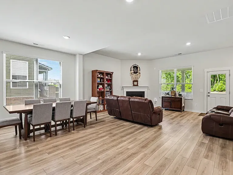 2439 Williams Ridge Dr — Photo 5