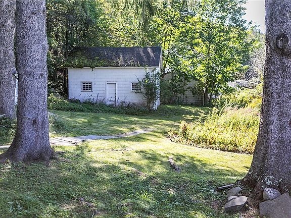 5th image of 438 Dry Brook Rd