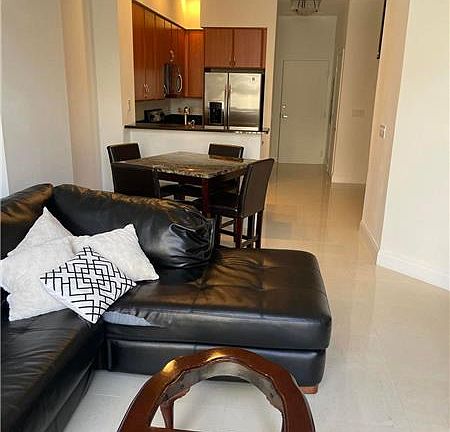 5th image of 801 S Olive Ave Unit 421