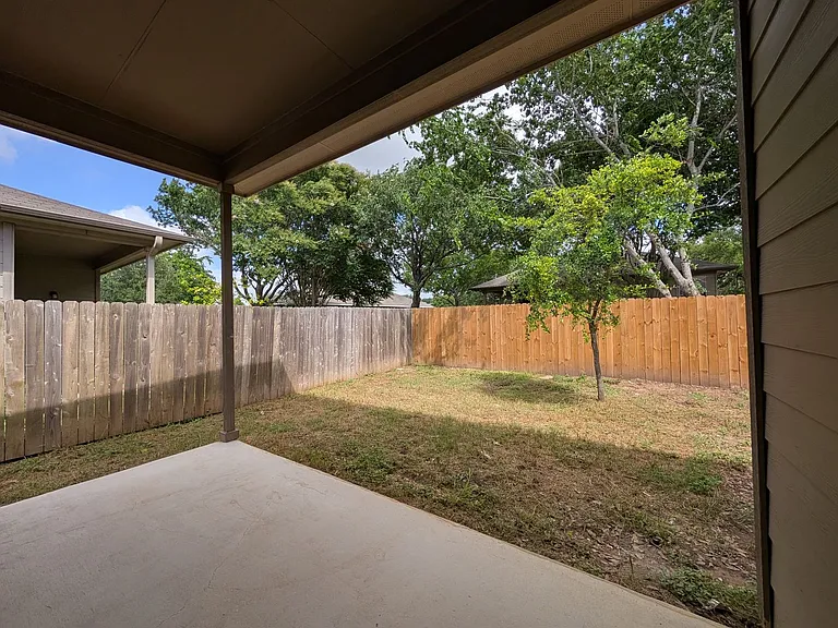 2237 Avery Vlg — Photo 27