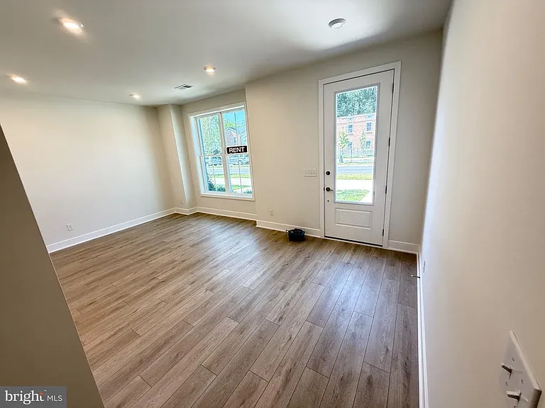 9715 Grant Ave — Photo 31