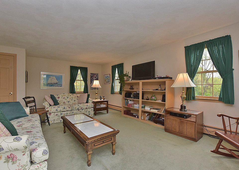 71 Wilbur Rd, Lincoln, RI 02865 Zillow