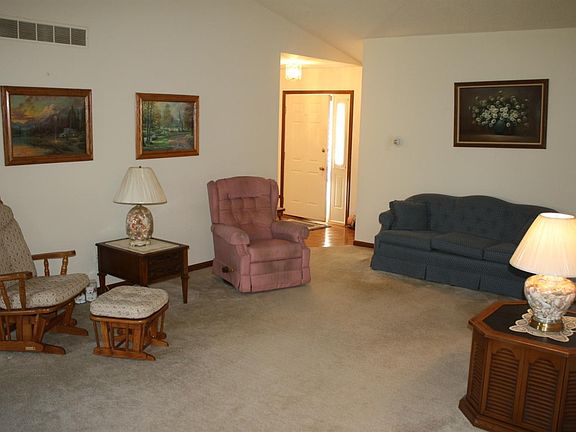 4th image of 1228 Colony Dr
